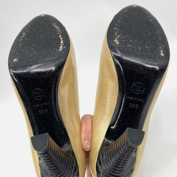 CHANEL NiB Sparkle Cap Toe Patent Leather Cut Out Pumps Heels - Picture 3 of 3